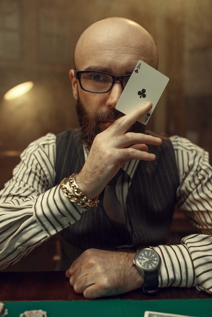 versace4d user Mobile user and Brand